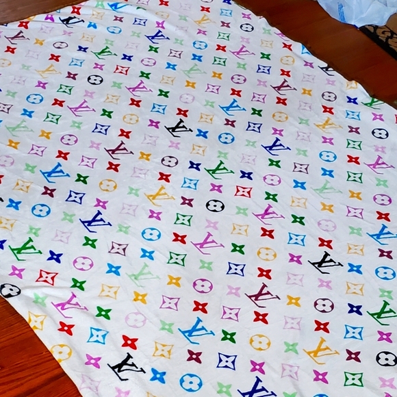 Blankets - PLUSH - Large to Queen - NWT - $65 - Picture 3 of 6